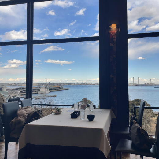 英一番館　店内